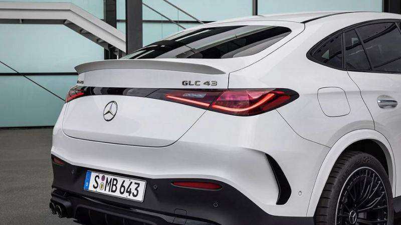 Кросс-купе Mercedes-Benz GLC получило сразу две версии от AMG