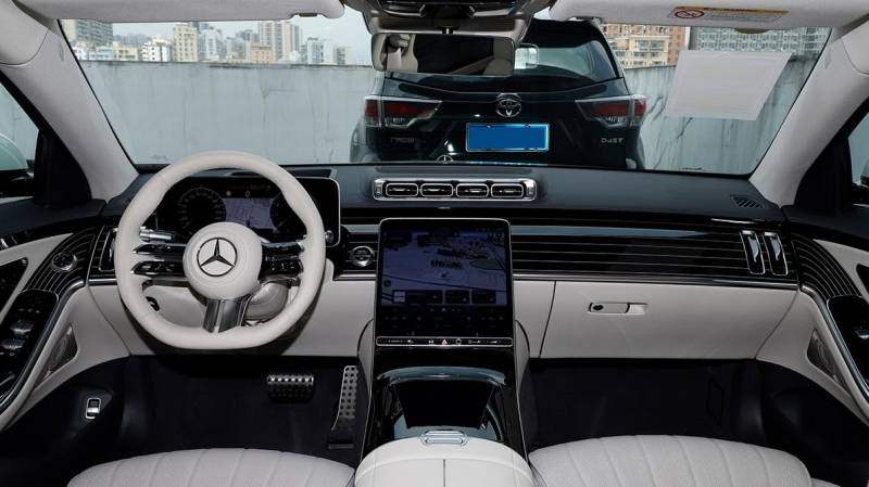 Mercedes-Benz S-класса получил в Китае маленький турбомотор