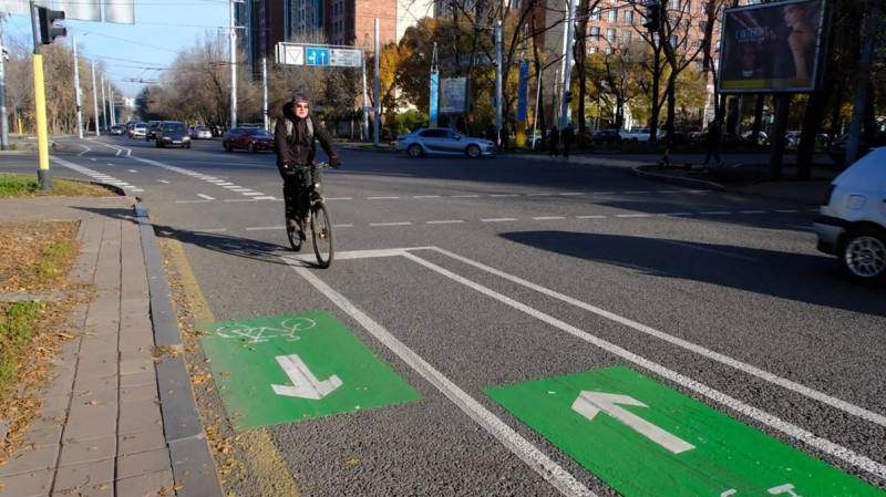 В Алматы появилась новая велополоса