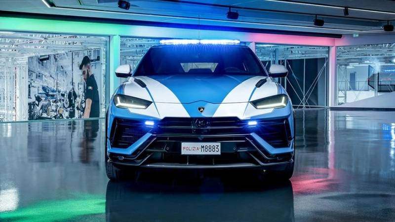 Lamborghini Urus поступил на службу в полицию