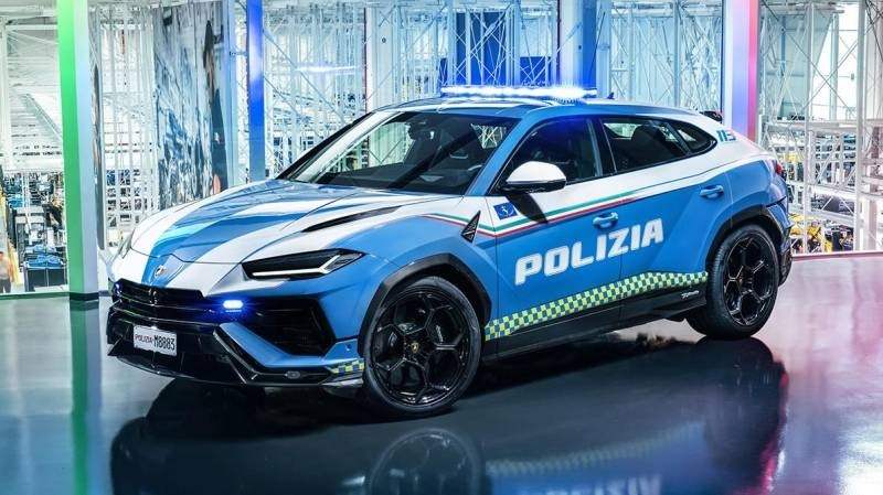 Lamborghini Urus поступил на службу в полицию