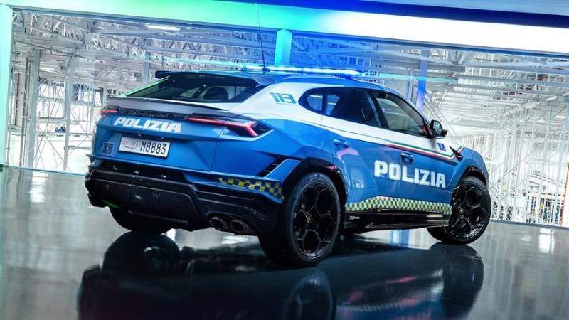 Lamborghini Urus поступил на службу в полицию