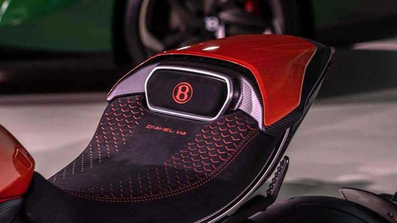Лимитированную версию Ducati Diavel посвятили Bentley
