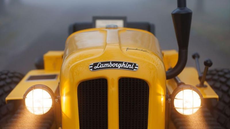 С молотка уйдёт редкий Lamborghini с колёсами и гусеницами