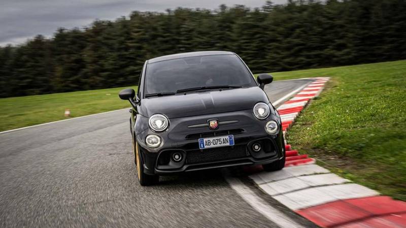 Юбилейный Abarth 695 75° Anniversario