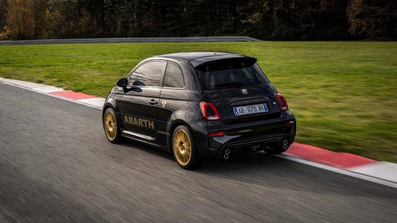 Юбилейный Abarth 695 75° Anniversario