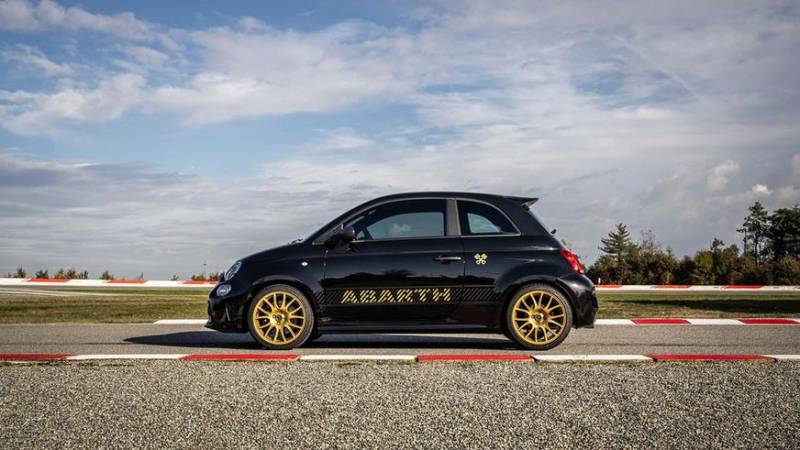 Юбилейный Abarth 695 75° Anniversario