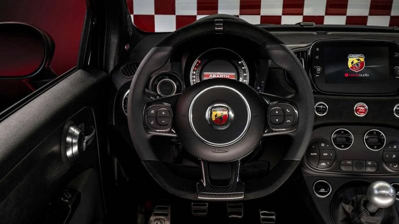 Юбилейный Abarth 695 75° Anniversario