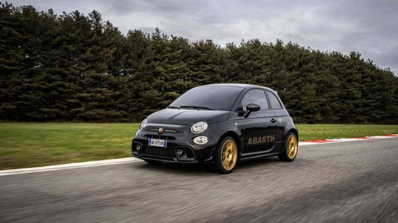 Юбилейный Abarth 695 75° Anniversario