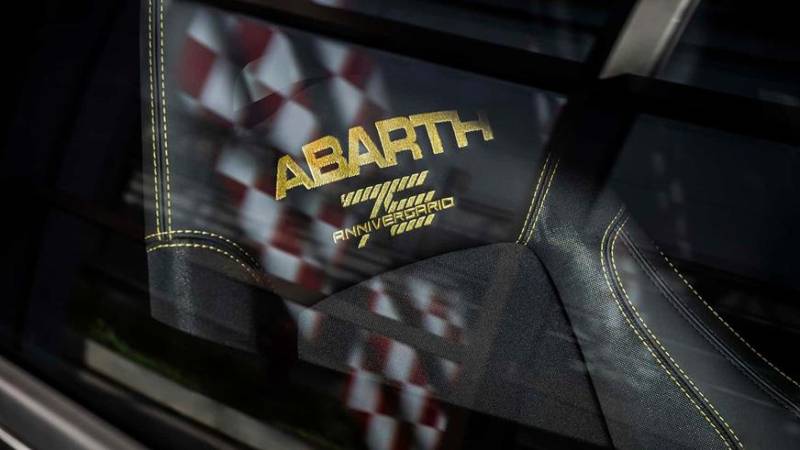 Юбилейный Abarth 695 75° Anniversario