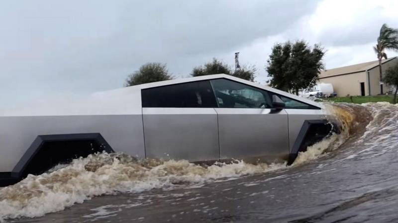 Tesla Cybertruck проверили глубокой водой