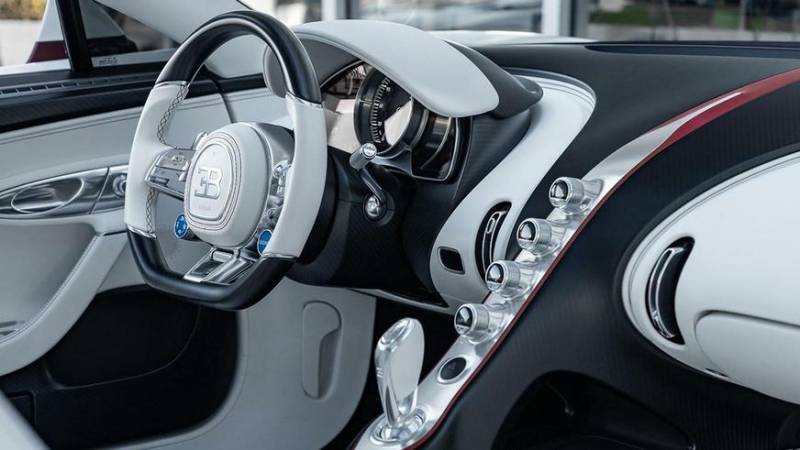 Bugatti Chiron продают с довеском в виде Rolls-Royce