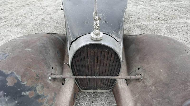 С молотка уйдёт полуразрушенный Bugatti, на котором возили слонов