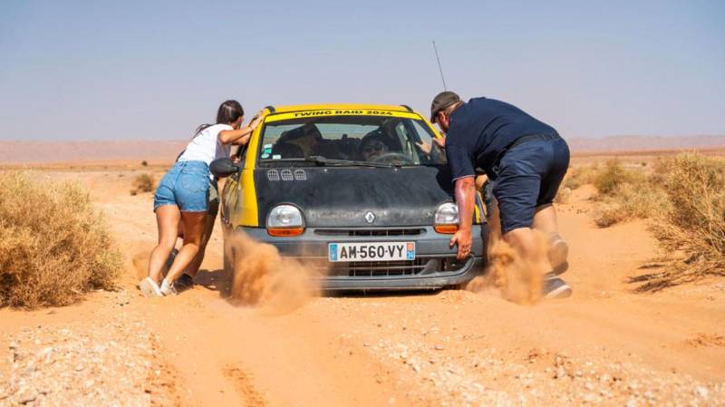 Для старых Renault Twingo организовали ралли-рейд в духе «Дакара»