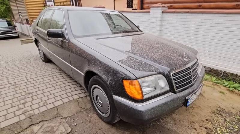 В Украине обнаружили почти новый Mercedes-Benz 300 SE (W140)