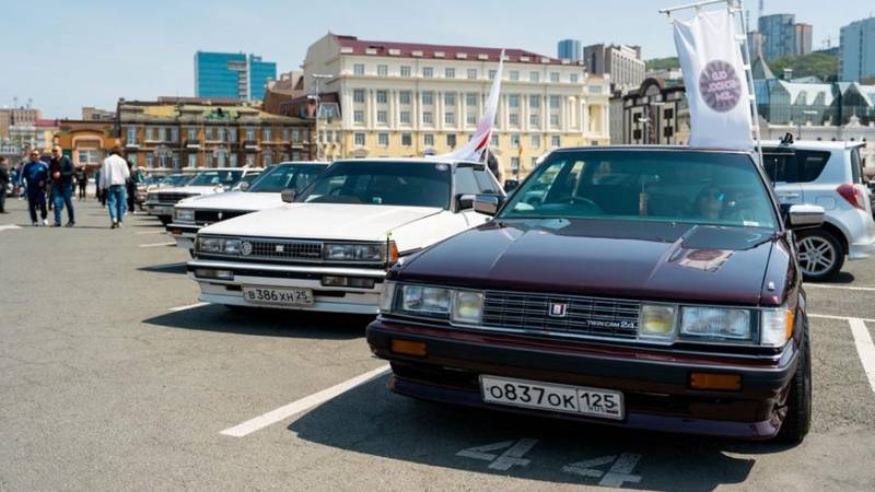Во Владивостоке прошёл слёт владельцев винтажных праворулек