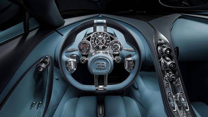 Bugatti показала Tourbillon: 1800 гибридных сил и хронометры в салоне