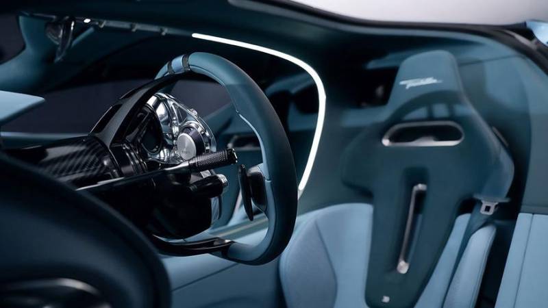 Bugatti показала Tourbillon: 1800 гибридных сил и хронометры в салоне