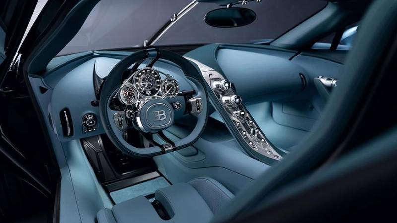 Bugatti показала Tourbillon: 1800 гибридных сил и хронометры в салоне