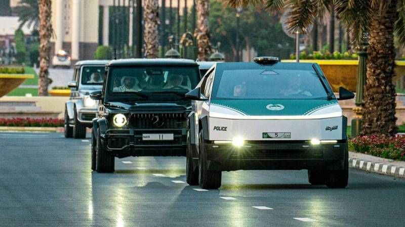 Cybertruck пополнил автопарк полиции Дубая