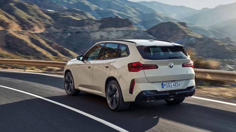 У BMW вышло новое поколение X3: электрификация и экраны