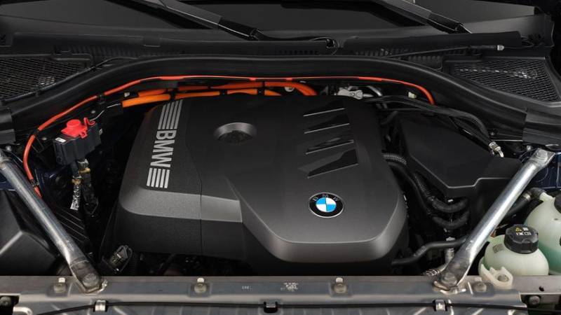 У BMW вышло новое поколение X3: электрификация и экраны