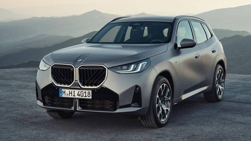 У BMW вышло новое поколение X3: электрификация и экраны