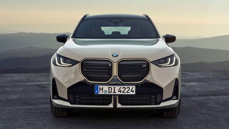 У BMW вышло новое поколение X3: электрификация и экраны