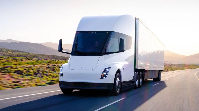 Первое серьёзное ДТП с Tesla Semi