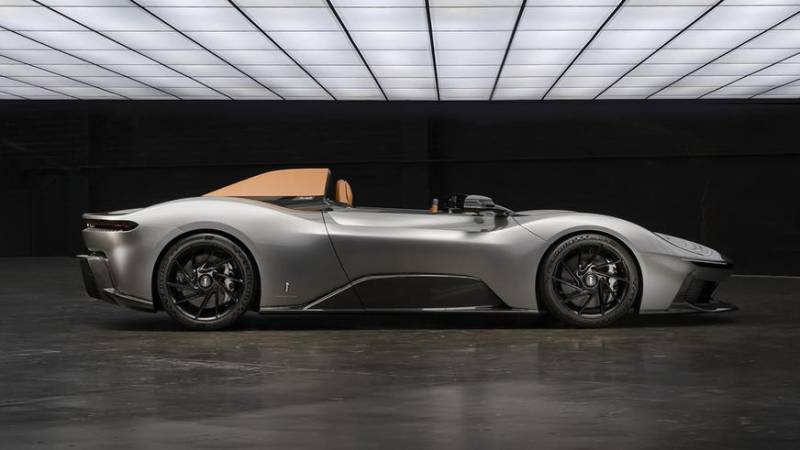 Pininfarina показала 1900-сильный бэтмобиль для Брюса Уэйна