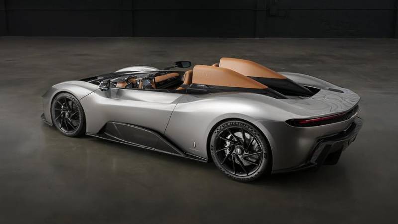 Pininfarina показала 1900-сильный бэтмобиль для Брюса Уэйна