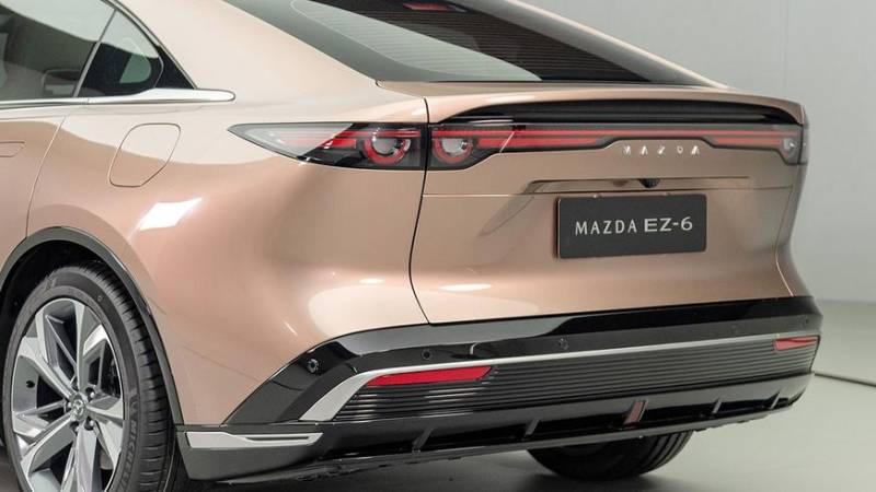 Mazda открыла в Китае приём предзаказов на лифтбэк EZ-6