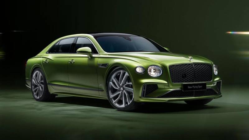 Седан Bentley Flying Spur стал мощным гибридом с V8