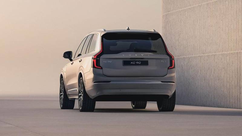 Volvo обновила кроссовер XC90 во второй раз