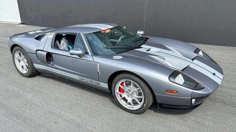 За старый Ford GT заплатили больше, чем стоят два новых Porsche 911 Turbo