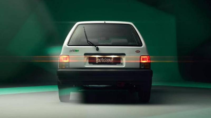 Бюджетный хетч Kia из 1990-х стал электрокаром с механикой