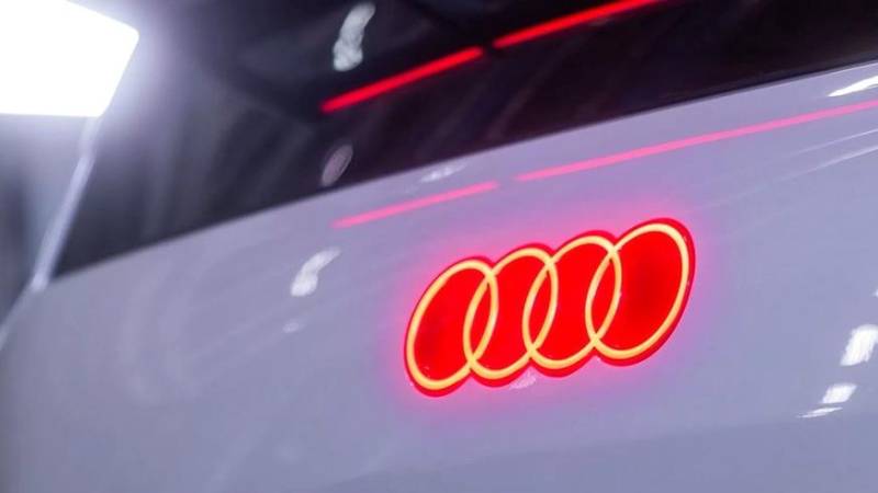 Студенты превратили Audi A2 в электрокар