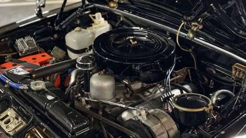 В Екатеринбурге продаётся заводской ГАЗ-24 с V8 и автоматом