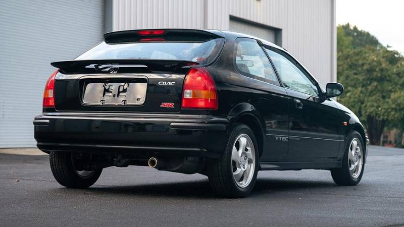 В США нашли новый Honda Civic SiR 1996 года выпуска