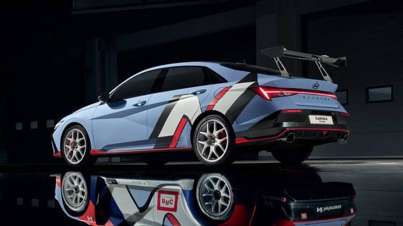 Hyundai Elantra N официально получила гигантское антикрыло