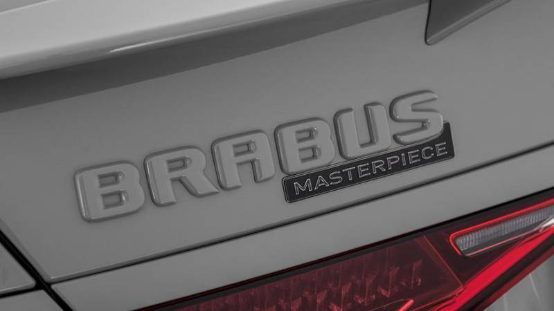 Монохромный Mercedes-Benz S-класса от Brabus: тысяча гибридных «лошадей»