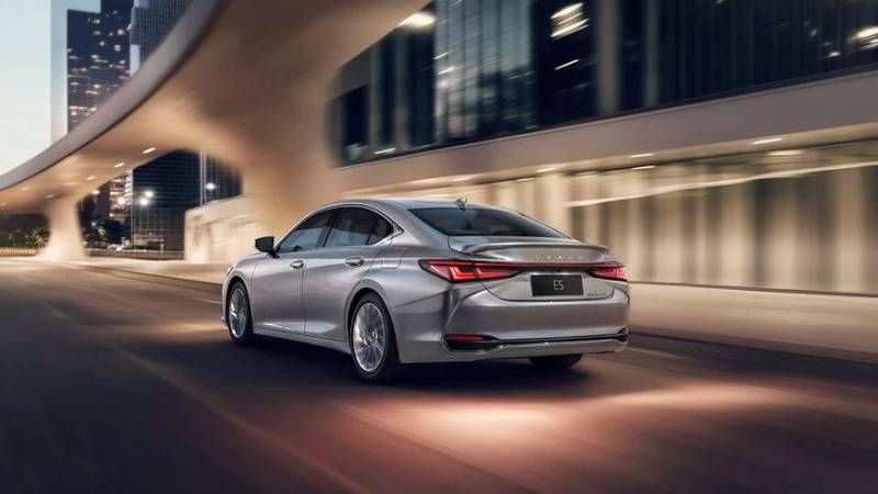 Обновлённый Lexus ES дебютировал в Китае