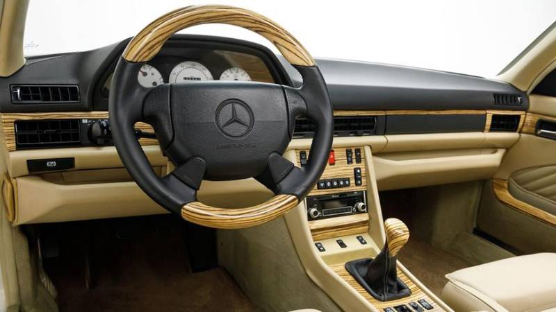 Рестомод Mercedes-Benz 560 SEC с мотором AMG в продаже