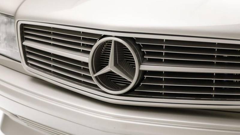 Рестомод Mercedes-Benz 560 SEC с мотором AMG в продаже