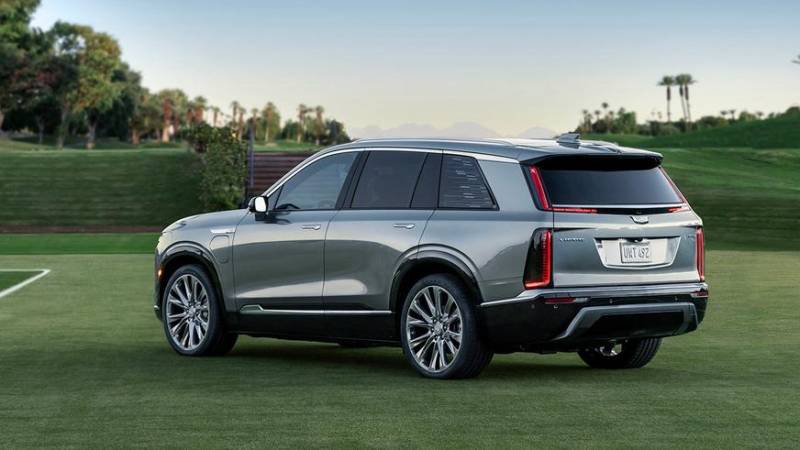 У Cadillac появился большой электрокроссовер Vistiq