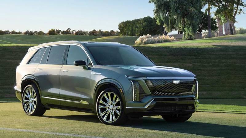 У Cadillac появился большой электрокроссовер Vistiq