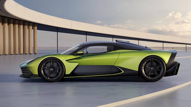 Aston Martin представила 4-моторный гиперкар Valhalla