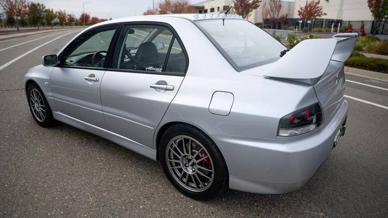 Lancer Evo IX почти без пробега нашли в США