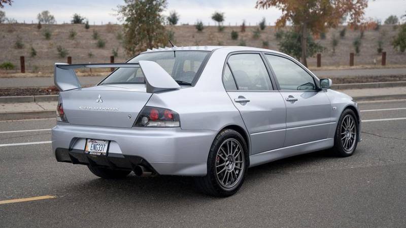 Lancer Evo IX почти без пробега нашли в США