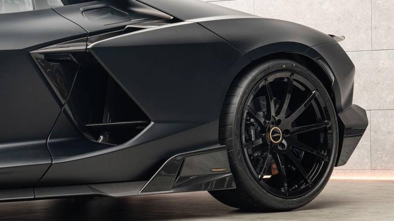 Плюс 55 сил и много карбона. В Mansory доработали Lamborghini Revuelto